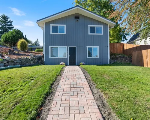 Remodeled 3 bedroom/ 2 story with AC Hotels in Olympia