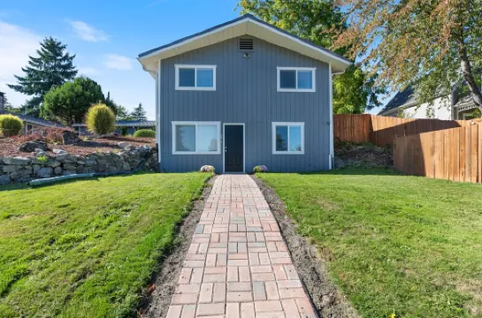 Remodeled 3 bedroom/ 2 story with AC