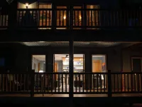 Casual luxury retreat: Siskiyou Mountain Place. 2 br, kitchenette. Hotels near Fish Lake