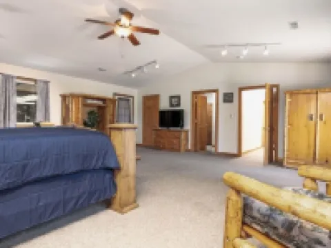 FALCON LODGE AND NATURE RETREAT Hotels in Laclede County