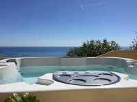 Magnificent villa in a spectacular setting with 360° views of the Mediterranean