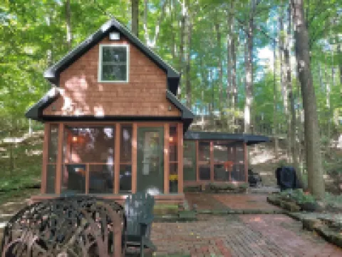 Luxury Romantic Retreat w/ Hot Tub, Cabin in Woods, Winter Wonderland w/Firepit Hotels in Washington Township