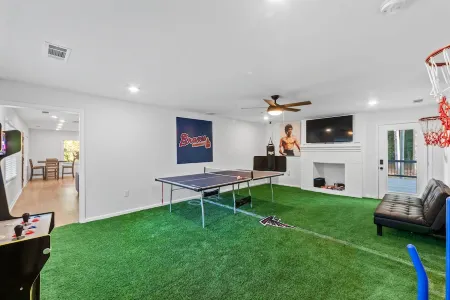 Graceland *Pool & Spa Farmhouse Miniature Horse*