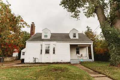 Cottage Retreat close to downtown New Buffalo. Sleeps 12, Pet friendly + Games!