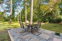 Cozy Home one block from The Creek Golf Club