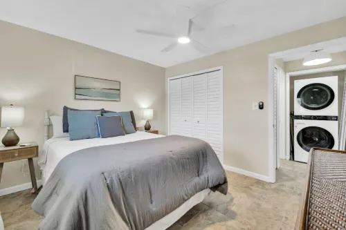 Completely Renovated 2 bed, 5 Star Condo. Pool and Tennis Close to the Beach
