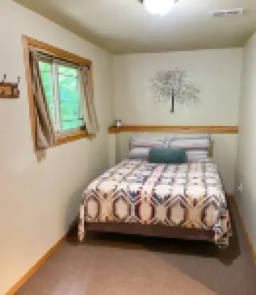 Cabin Retreat in the Woods - Hot Tub, Grill, Firepit, Ski at White Pass, Hiking