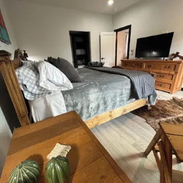 King bed and sunset views pine trees and hiking trails await you! Pinetreepalace