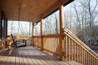 Bright & quiet cabin near mountain attractions