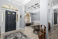 Spacious oasis in the city. Gainesville. Great backyard. 4 Bedrooms 3 baths.