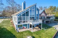 Beachfront home minutes from downtown Caseville - panoramic views of Lake Huron! Hotels near Dizzy Daisy Winery and Vineyard