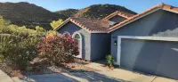 Desert Valley Stay - Mountain Views