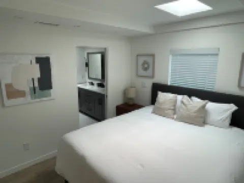 Beautiful 2 Bedroom Home in Santa Monica