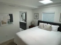 Beautiful 2 Bedroom Home in Santa Monica 聖莫尼卡機場附近的飯店