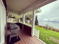 Gorgeous Cozy Spacious Bayfront home with Stunning Views and Beach Access