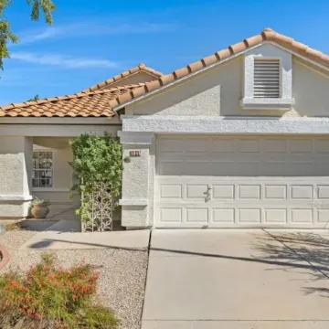 Fun Gilbert home with swim spa and ping pong in Val Vista Lakes!