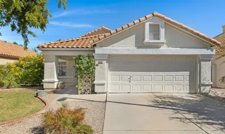 Fun Gilbert home with swim spa and ping pong in Val Vista Lakes!