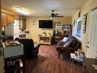 Cozy cabin in Glen Rose with AC, WiFi, Close to all major attractions!