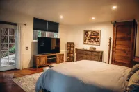 Mountain cabin w/king suite in the Redwoods of the Santa Cruz Mountains