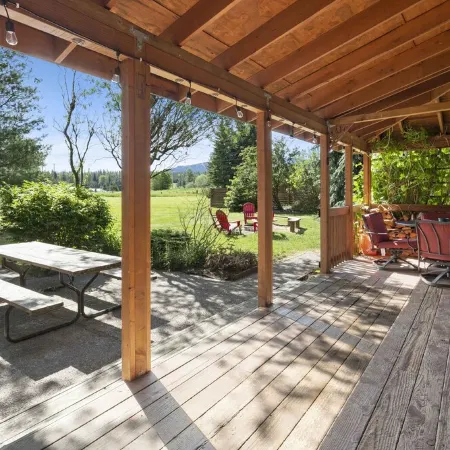 The Buck Spur | A Cozy Cottage close to Sandpoint & Silverwood