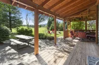 The Buck Spur | A Cozy Cottage close to Sandpoint & Silverwood