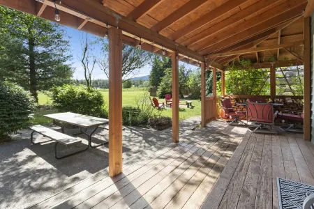 The Buck Spur | A Cozy Cottage close to Sandpoint & Silverwood Отели в г. Сагл