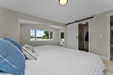 *CLEANING FEE WAIVED on 5+ Night Stay!*  Hot Tub, Dock, Fire Pit Beach/Pool