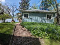 Cozy Private Cabin on a Quiet Lake with Your Own Beach. - 2-Star