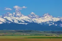Affordable elegance with great Teton Mountain views