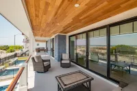 NEW1413 Sand Castle" Ocean Front Condo on Boardwalk, Pool, Elev., Sleeps 19