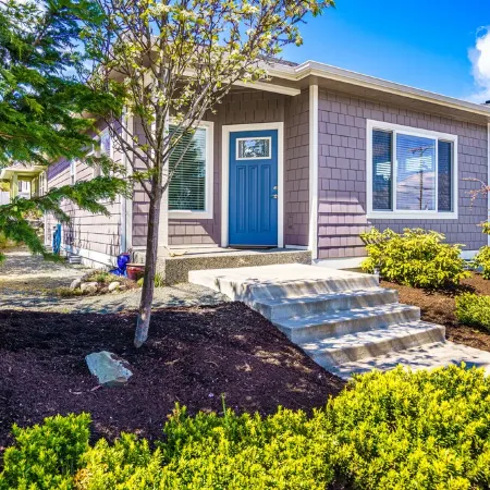 Cute Cottage, Close to Everything Anacortes Has to Offer. Discounts Available