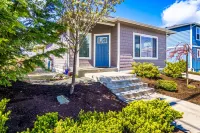 Cute cottage, peek-a-boo view close to everything Anacortes has to offer. Hotels near Little Cranberry Lake: A Avenue Trailhead
