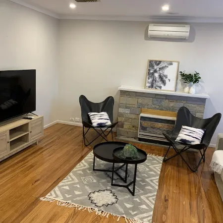 Central & Tranquil Two-Bedroom Home in the Heart of Essendon