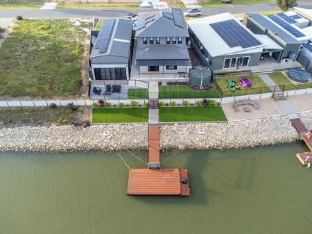 Theriverbend43 Wellington Marina· Wellington East, South Australia Отели в г. Тейлем Бенд