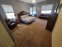 Spacious 4 bed🏡 Sparkling Pool💦 Game Room🎮 Pool Table🎱 Arcade🕹 Sleeps 18 Hotels near Metro by T-Mobile