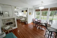 Charming Home in Mid City! Отели рядом с достопримечательностью «T. D. Bickham, Jr. Park»