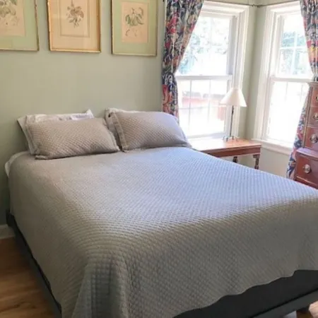 Cozy 3-bedroom Beaverdale Brick