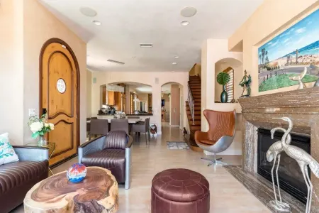 Life’s a beach…house with gorgeous ocean&pier views. A few steps to the waves.,.