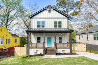 Exquisite 4-Bedroom Luxury Home Near Downtown Atlanta: No Cleaning Fees - Bungalow