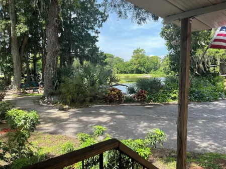 Waterfront Cottage on Haynes Creek