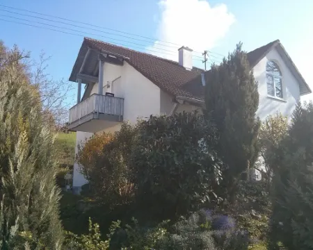 Südhang Apartment in Rehling bei Augsburg, Boxspringbetten 艾夏赫-費里德貝格縣酒店