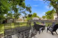 Newly Renovated-Spacious-20min to Den& Boulder-HotTub/Game Room/Basketball Court