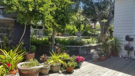 Independent holiday unit