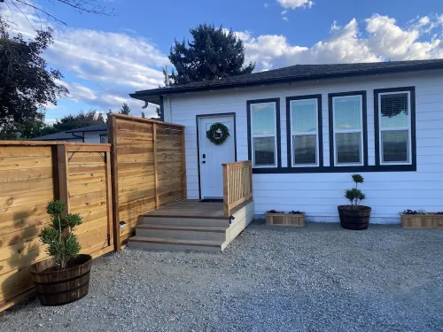 Newly renovated studio with farm and mountain view’s! 5 minutes to Jacksonville.