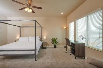 Sparkling & Spacious I Workout Equ. BBQ & Fire Pit Hotel in zona Fresno Pacific University