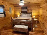 Cozy cabin getaway close to hiking, skiing, sightseeing, and Bristol!