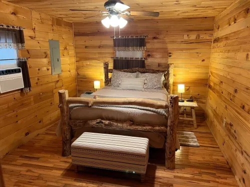 Cozy cabin getaway close to hiking, skiing, sightseeing, and Bristol!