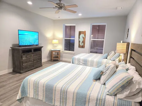 Premier Coastal Home - All Beach Equipment Provided! Pets stay FREE