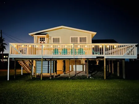Cute, Cozy and Clean Cottage by the Sea!