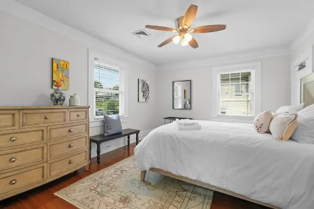 Downtown Elegant ArtBnB in The Gorgeous Historic Pettigru Neighborhood